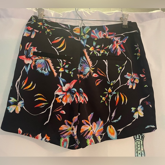 Adorable Bar III Black Floral Dress Shorts (3.5” inseam) - Picture 4 of 9